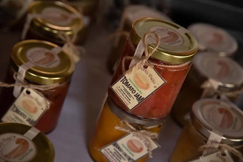 Tarros de mermeladas en el bazar de Ciudad del Saber