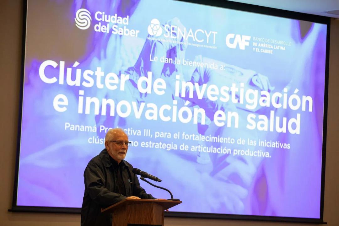 Expositor en el Clúster de Investigación e Innovación en Salud