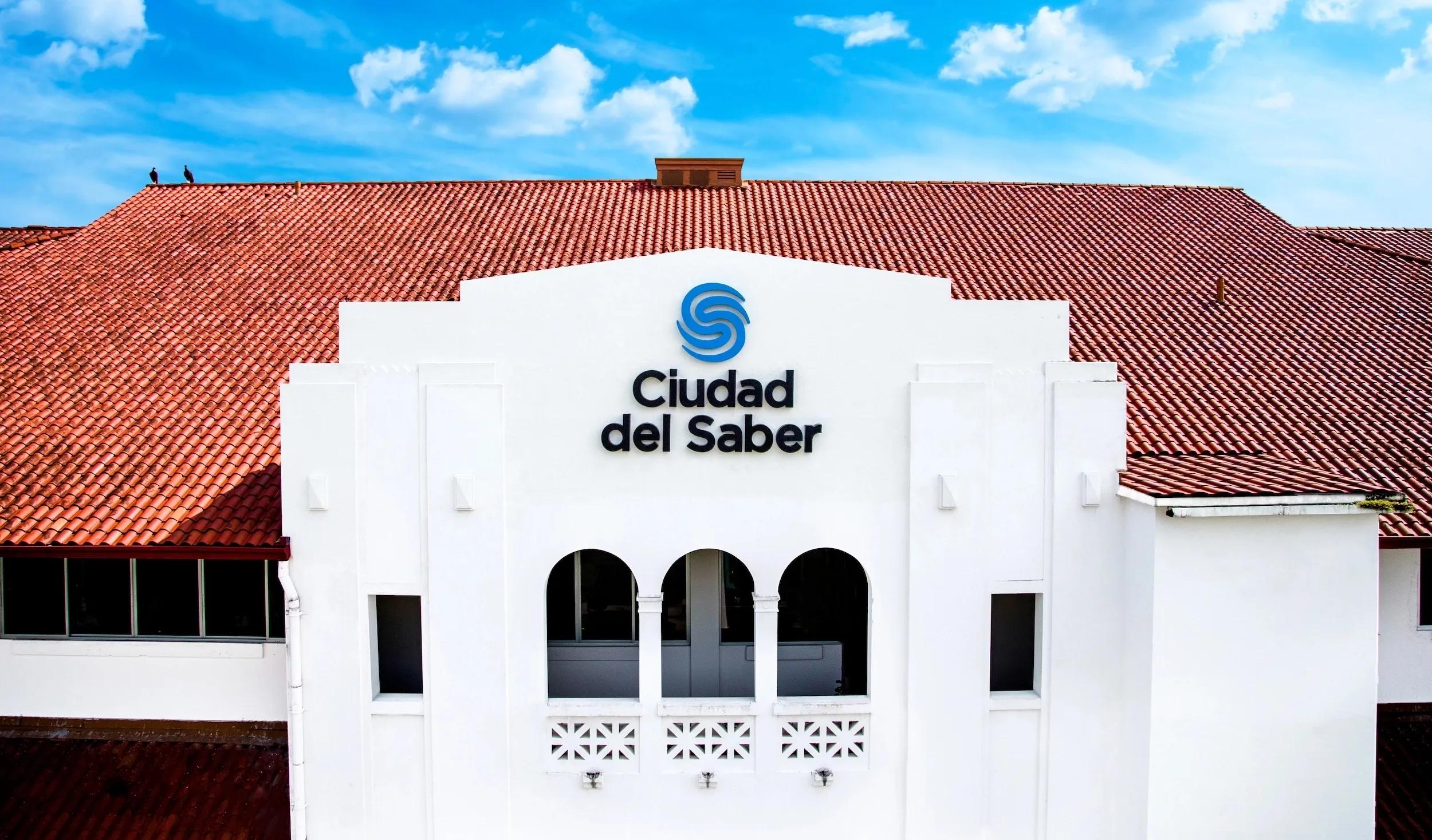 Fachada de un edificio de Ciudad del Saber