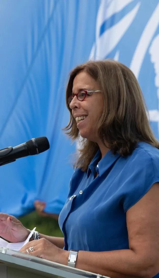 Mujer realiza alguna intervención en algún evento de Ciudad del Saber